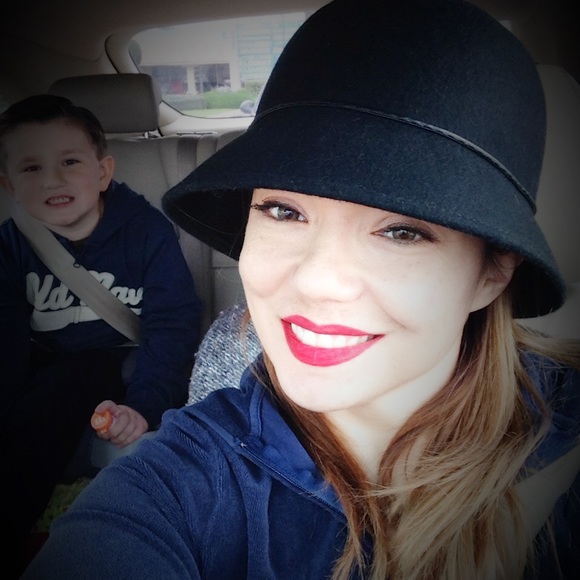 Meet your Posher, Carol - Picture 2 of 8